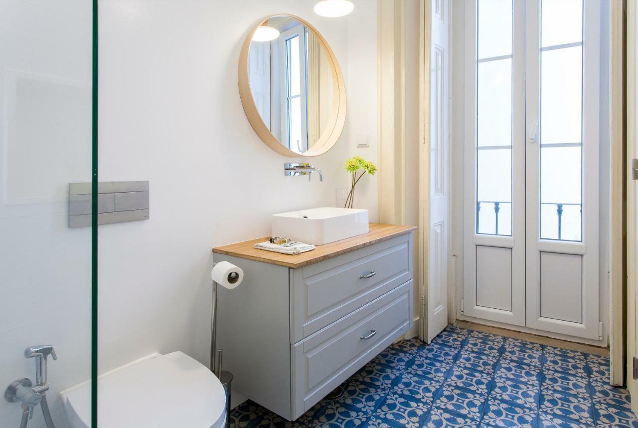 Bairro Alto 3 Bedroom Patio Flat! Лиссабон Экстерьер фото